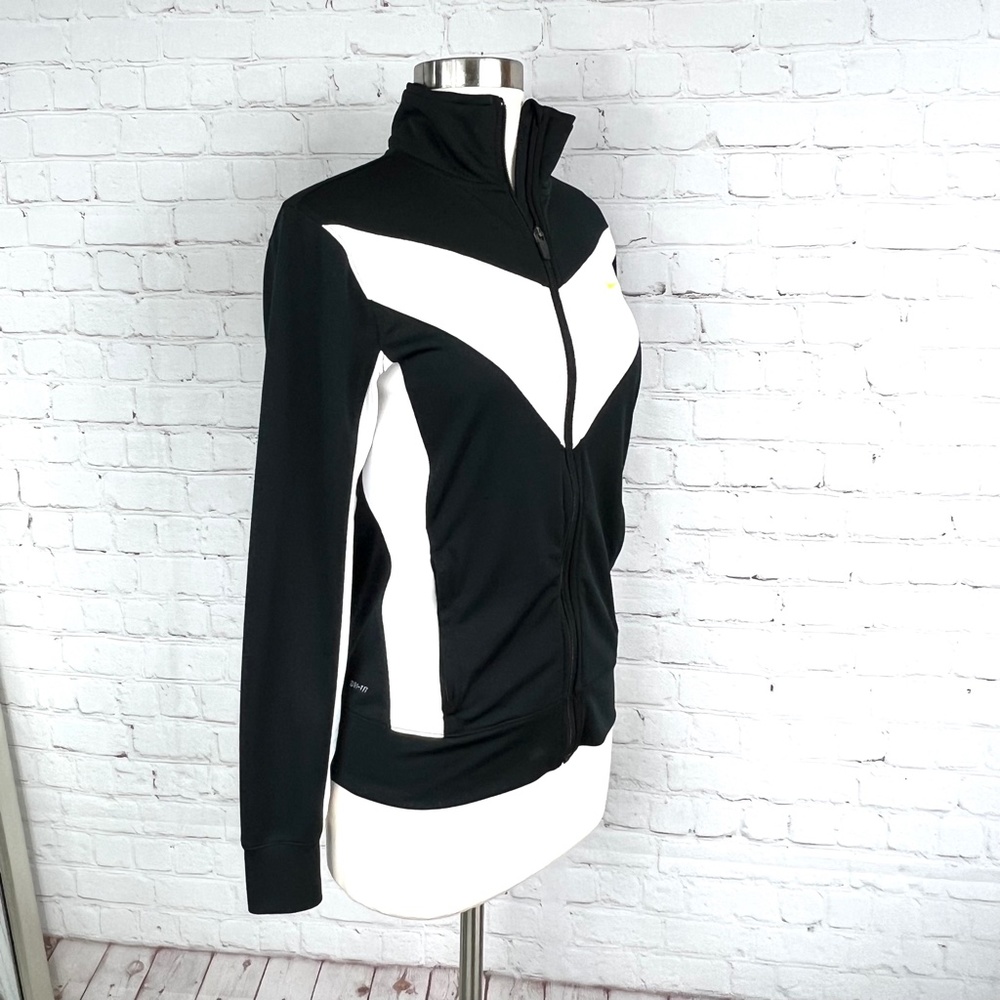 GARAGE SALE |•NIKE•| Black & White Running/Active Jacket - Picture 4 of 16